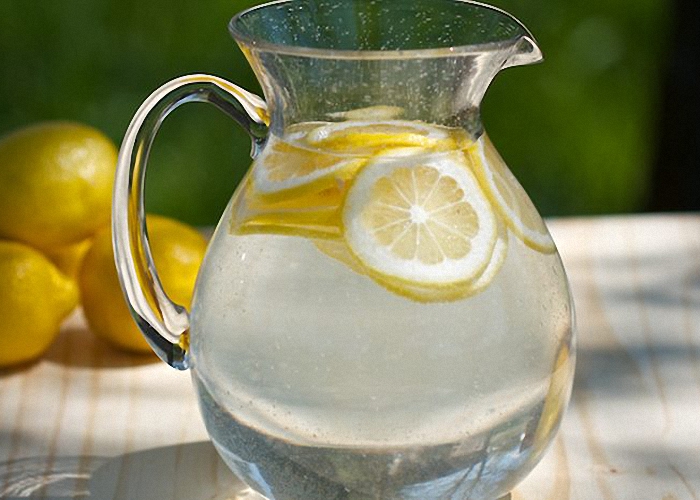 Березовицу подавать охлажденной с лимоном и мятой