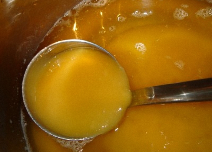 Развести мед в теплой воде