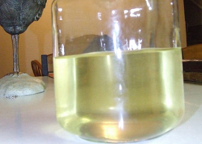 Залить измельченный анис водкой