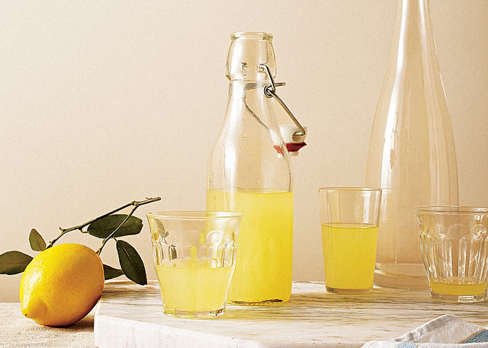 Настойку из лимона на спирту можно пробовать