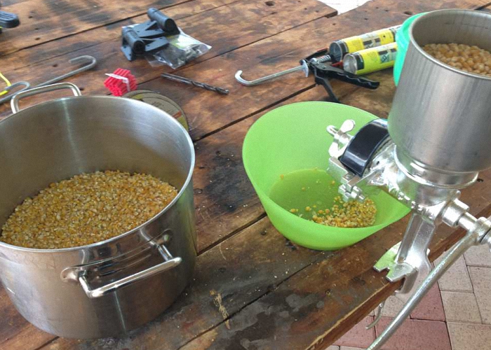Кукурузные зерна для приготовления самогона