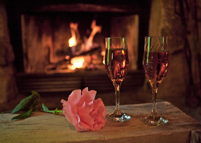 Ароматное вино из лепестков роз пить охлажденным