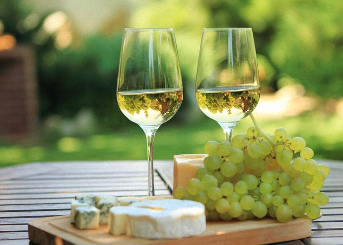 Белое домашнее вино из винограда
