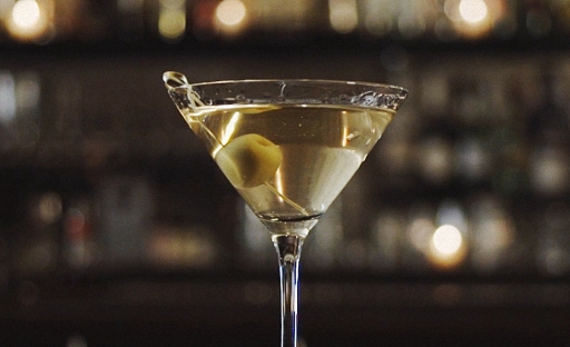Простой рецепт коктейля Грязный мартини